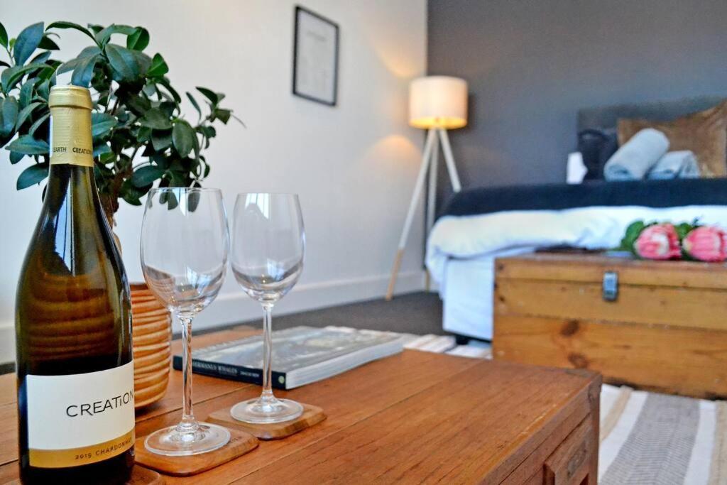 Central Modern Studio Apartment, Hermanus Waterfront Eksteriør billede