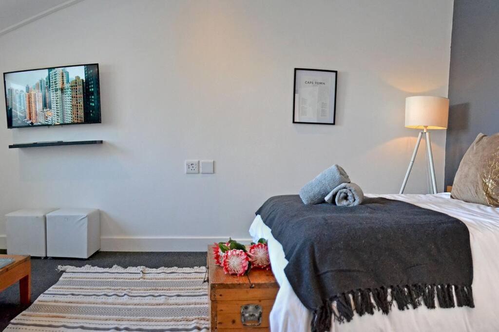 Central Modern Studio Apartment, Hermanus Waterfront Eksteriør billede