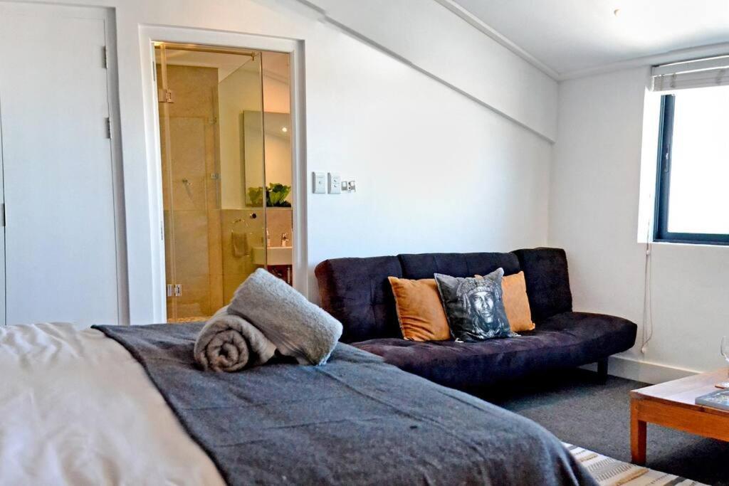 Central Modern Studio Apartment, Hermanus Waterfront Eksteriør billede