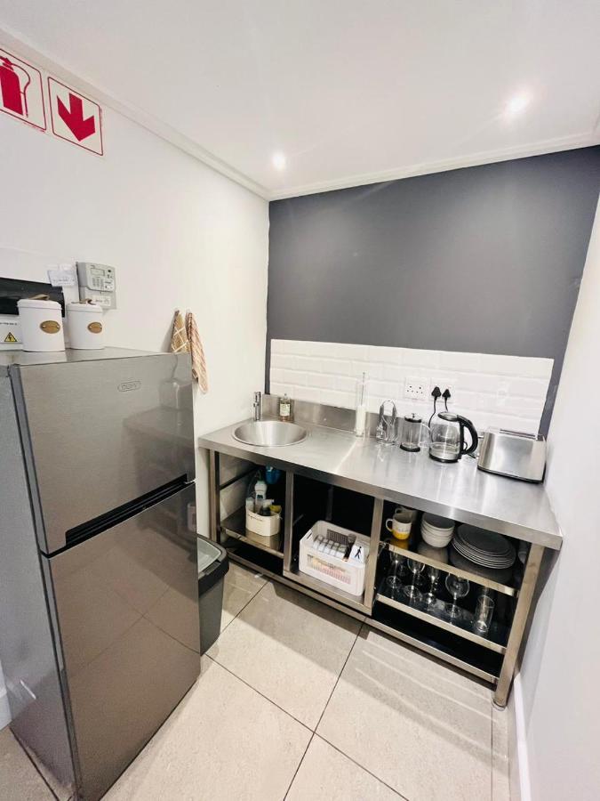 Central Modern Studio Apartment, Hermanus Waterfront Eksteriør billede