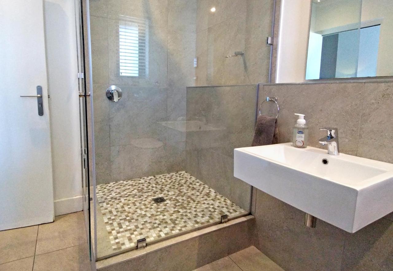Central Modern Studio Apartment, Hermanus Waterfront Eksteriør billede
