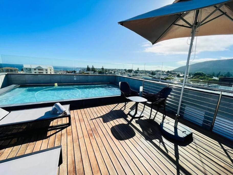 Central Modern Studio Apartment, Hermanus Waterfront Eksteriør billede